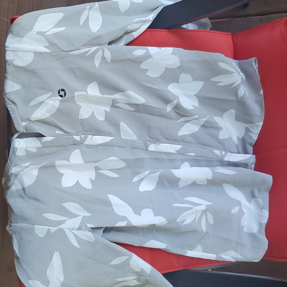 Chase apparel. Beautiful Blouse.